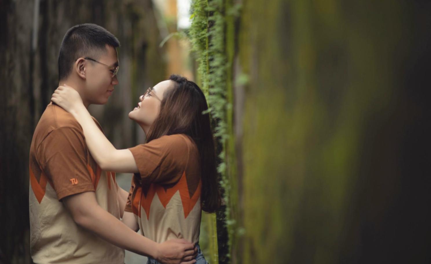 Fratrie développant entraide et complicité